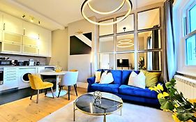 Gorgeous Hyde Park Home With Elevator Access By Tube Metro Stations